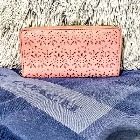 GUC - COACH LASER CUT TAYLOR SATCHEL & FLORAL PERFORATED ACCRD ZIP WALLET - Picture 10 of 16